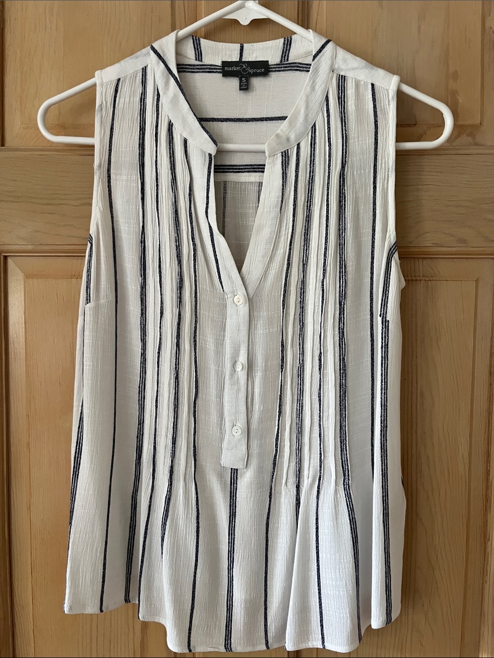 Market & Spruce White Sleeveless Navy-Striped Button Henley Top